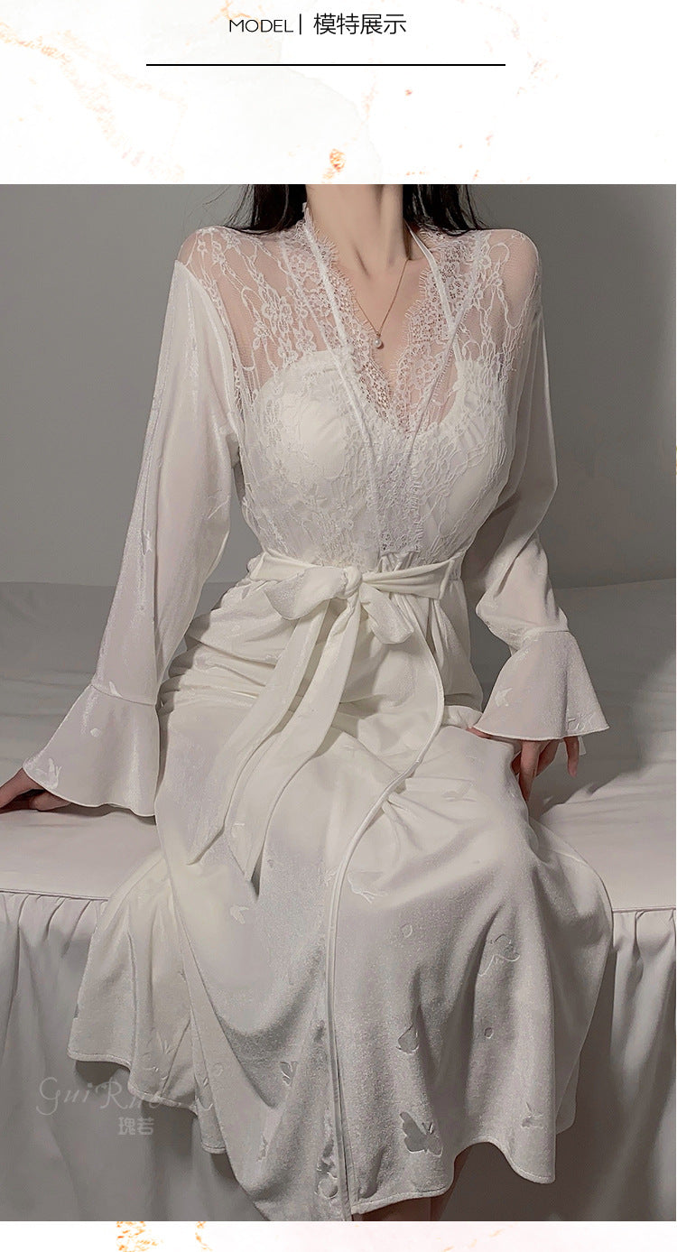 Coussinet de poitrine sexy en dentelle avec décolleté en V profond et papillon