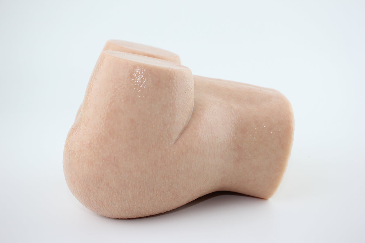 Side profile of peach-shaped silicone torso