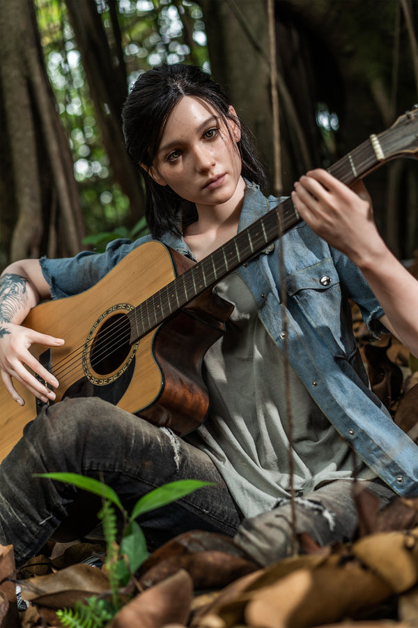 Ellie : Poupée sexuelle en silicone de cosplay avec bonnets E de 168 cm – Femme de jeu