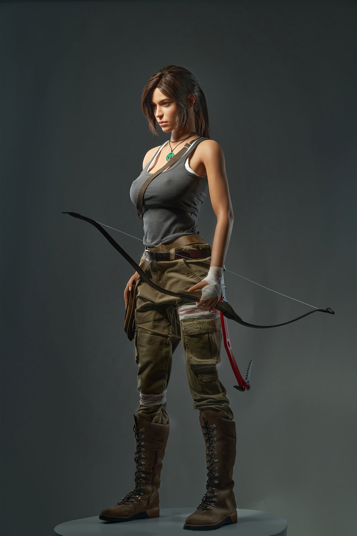 Lara Croft : Poupée sexuelle en silicone cosplay E-Cup 166 cm - Game Lady