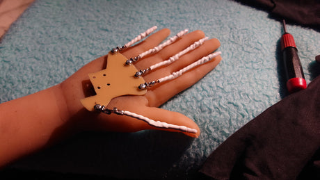 How to repair hand plate with articulated fingers?