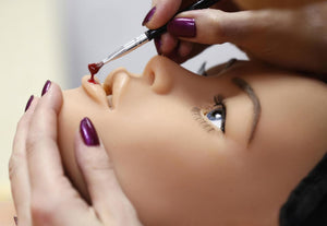 Comment les poupées sexuelles sont fabriquées : Visite de l’usine Irontech Doll (Visite vidéo)