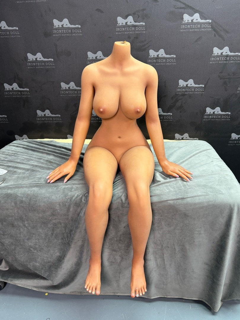S17: Irontech 164 cm E-Cup weiße Sexpuppe (versandbereit nach Nordamerika)