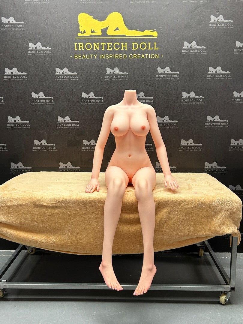 S29 : Poupée sexuelle blanche Irontech 166 cm B-Cup (prête à être expédiée en Amérique du Nord)