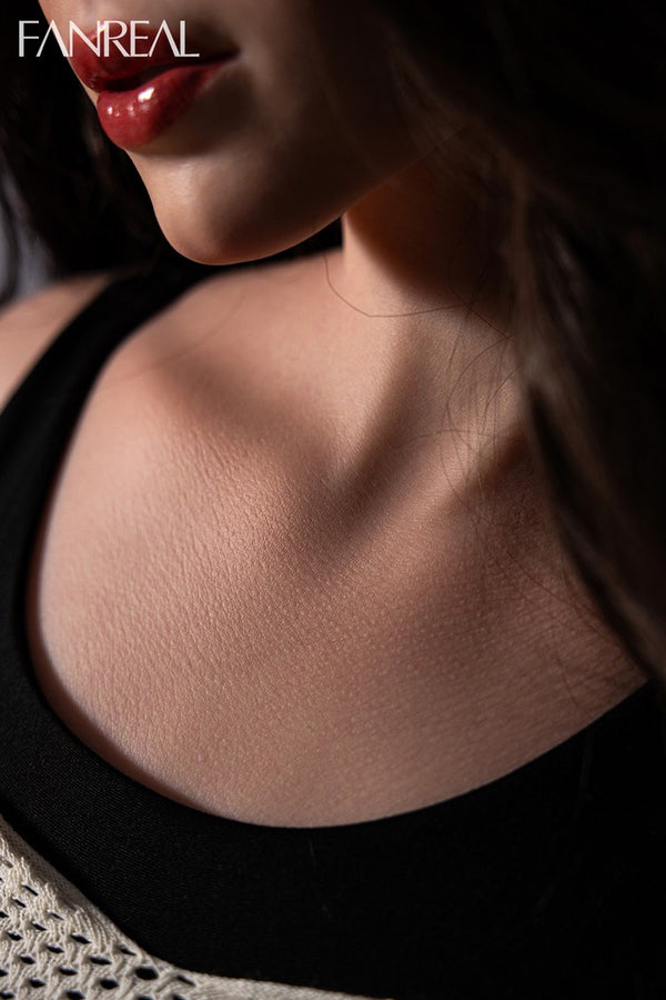 Gina: 170 cm große Luxus-Silikon-Sexdoll mit D-Körbchen
