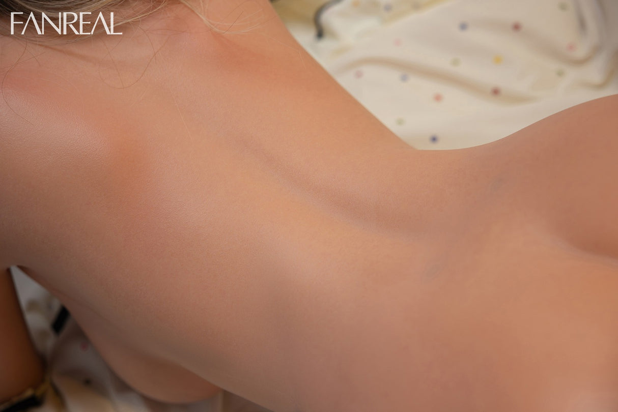 Della : Poupée sexuelle Fanreal (entièrement en silicone)